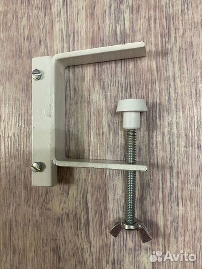 Струбцина для шелфбаннеров к полкам