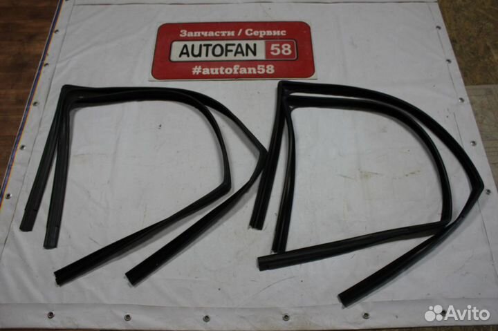 Направляющая стекла двери Volkswagen T5 / T6