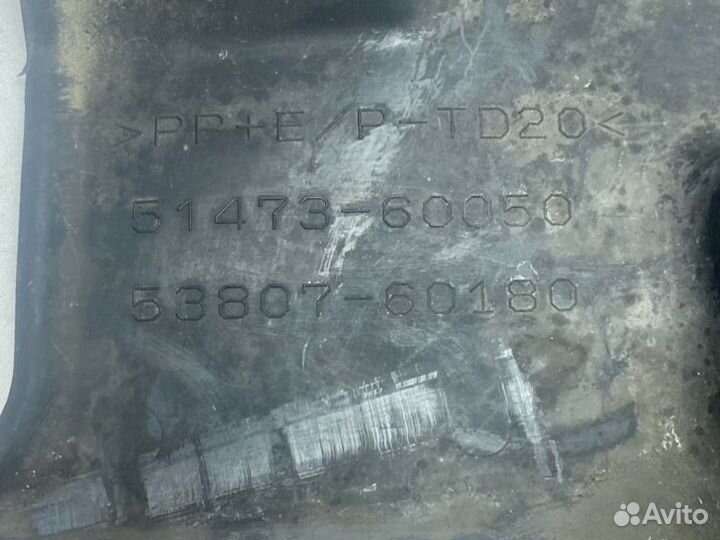 Пыльник бампера передний правый Lexus Lx 570