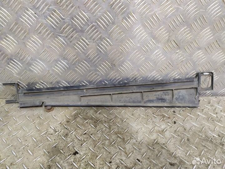 Дефлектор радиатора Renault Clio 2005 2012