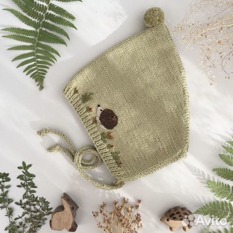 Вязаная шапка - гномик, чепчик