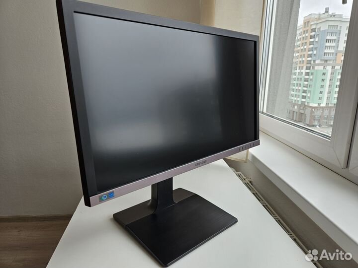 Профессиональный 4K монитор Samsung U24E850R