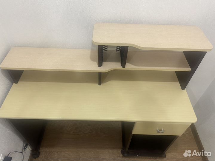 Компьютерный стол с полками бу