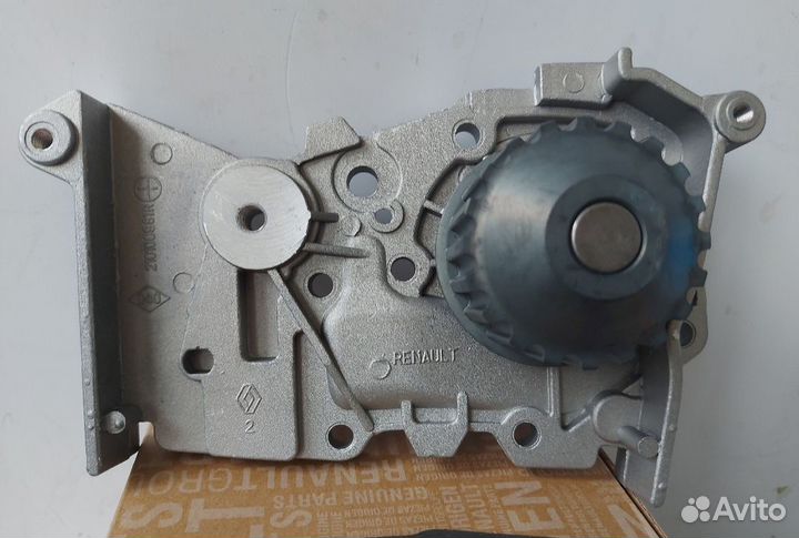 Помпа водяной насос 7700105378 Renault