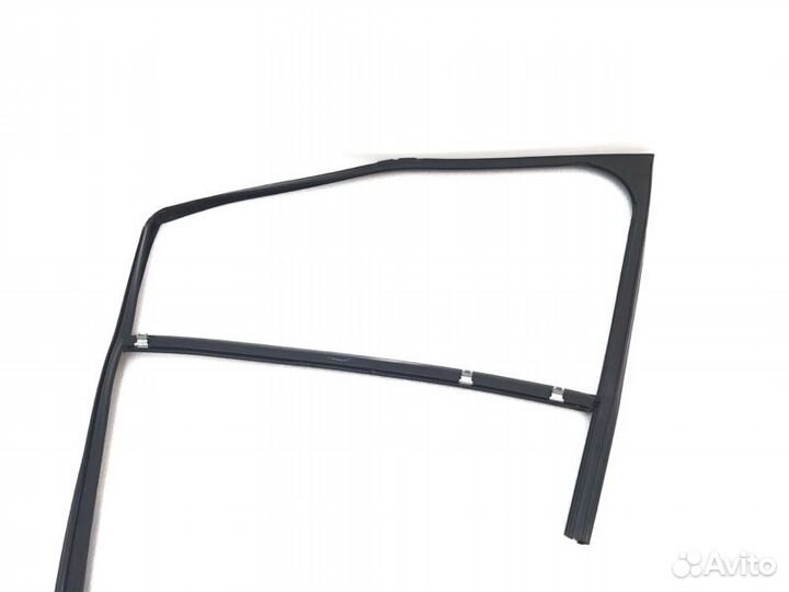 Уплотнитель двери передний правый Land Rover Range