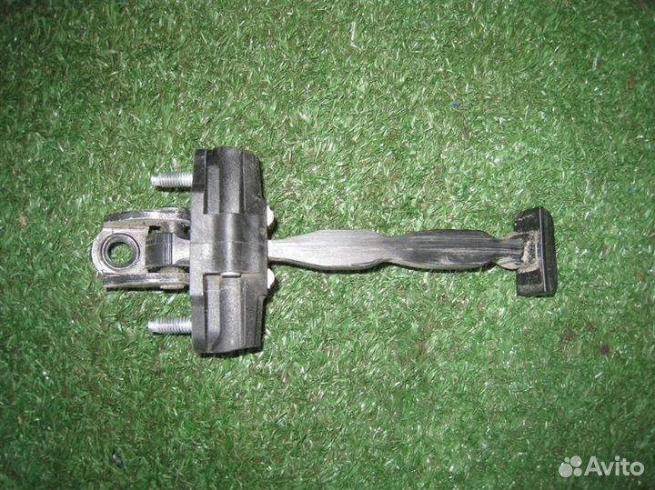 Ограничитель двери задней левой Ford Fiesta (CB1)