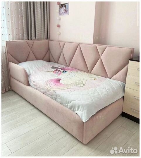 Детская кровать с мягкой спинкой