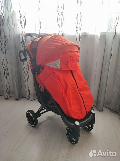 Коляска прогулочная