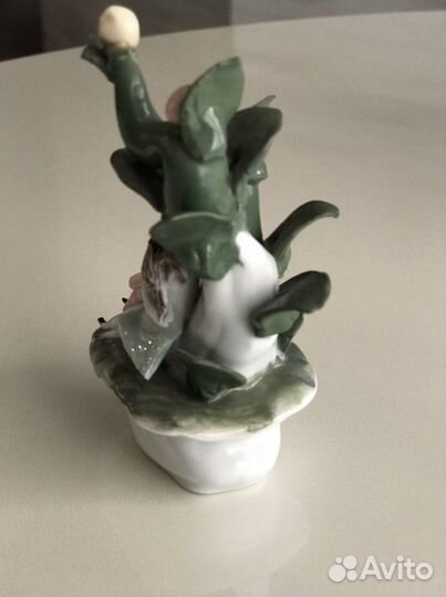 Фарфоровая статуэтка Англия