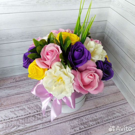 Цветы из мыла в шляпных коробках