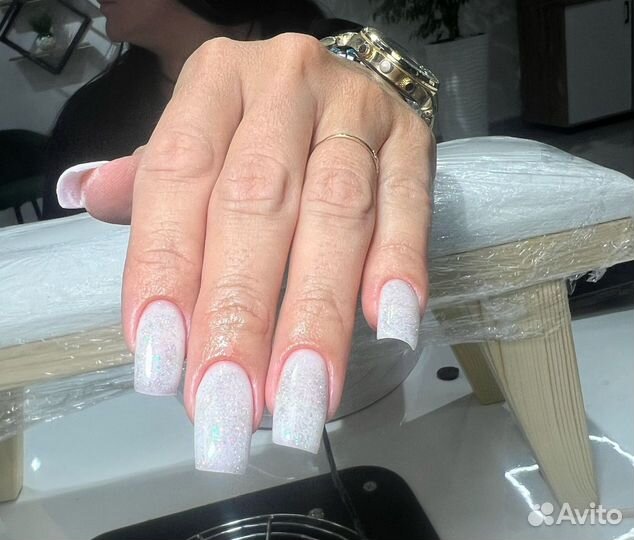 Модель на маникюр