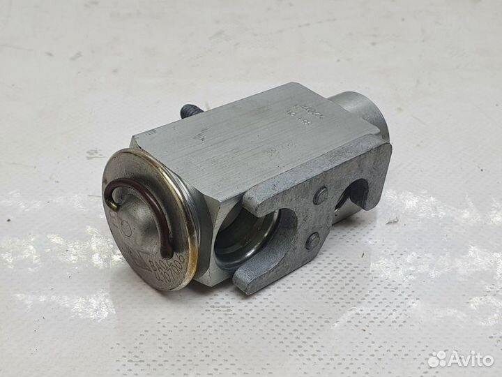 Клапан кондиционера Mercedes-Benz C W204 6.3 2009