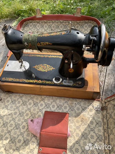 Продам швейную машинку