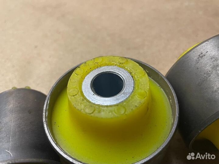 Сайленблоки передних рычагов Kia Sorento XM