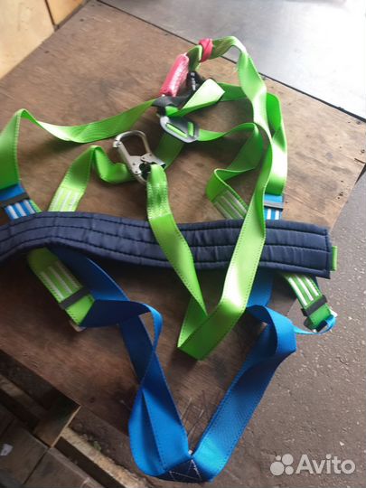 Страховочная привязь (пояс)