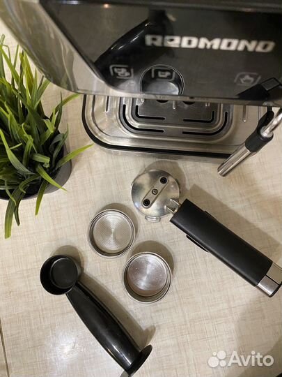 Кофеварка Redmond RCM-M1513