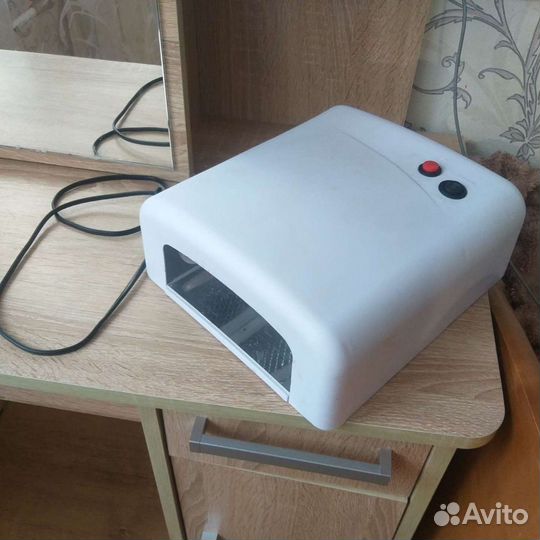 Лампа для сушки ногтей