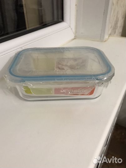 Стеклянный контейнер с крышкой