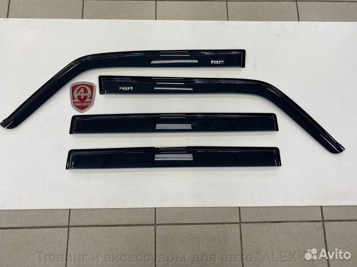 Дефлектора на окна тёмные Mitsubishi Pajero II