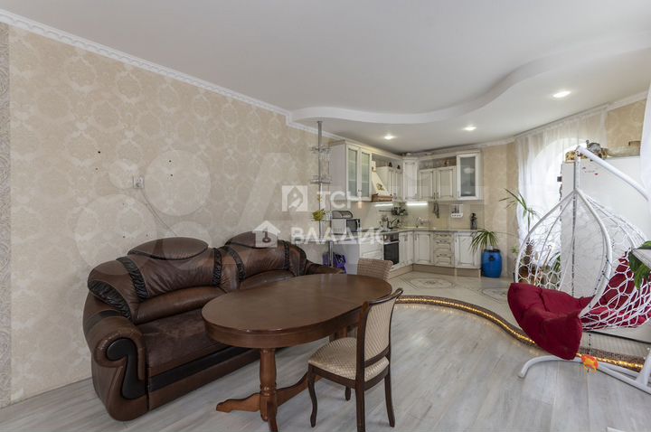 Дом 158 м² на участке 7 сот.