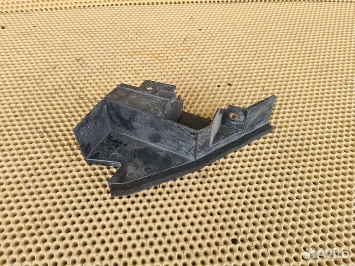 Дефлектор радиатора передний правый Infiniti Fx35