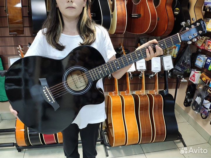Гитара полноразмерная