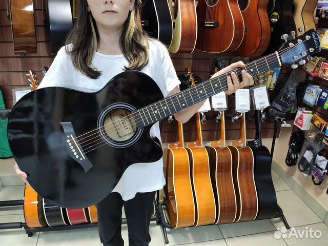 Гитара полноразмерная