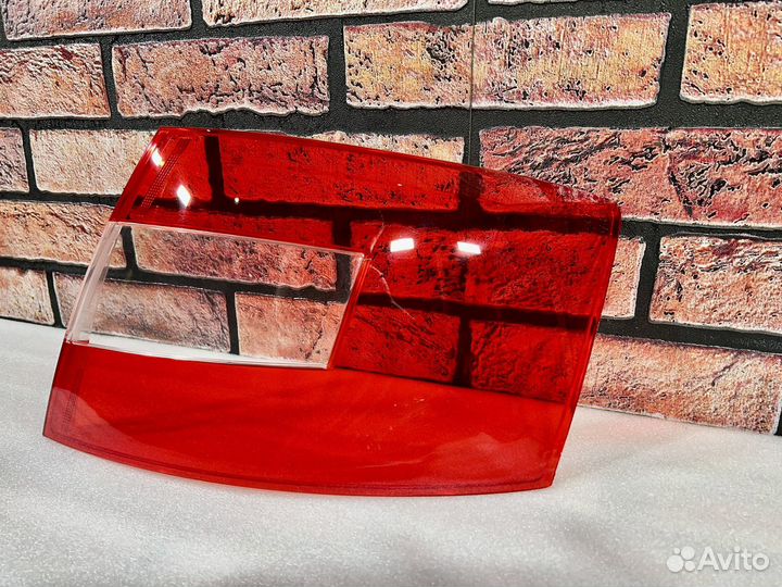 Фонарь задний правый Skoda Octavia A7