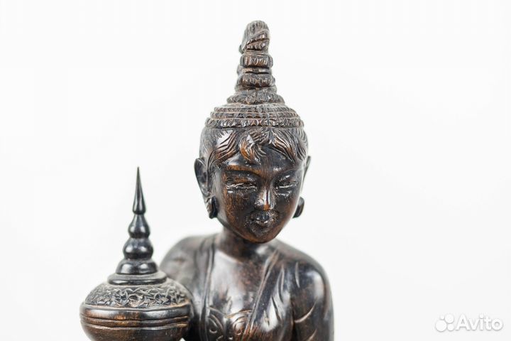 Винтажная резная женская статуэтка из дерева