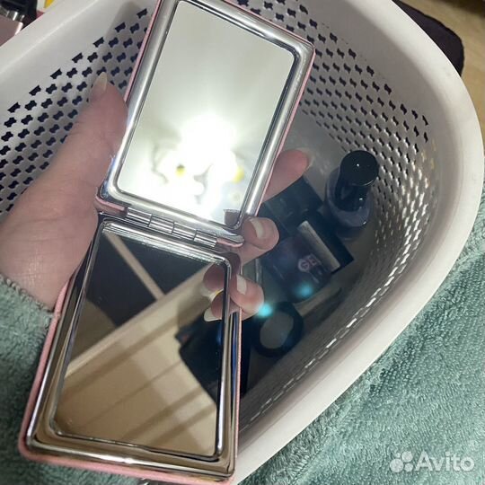 Игрушка, резинки, лаки, тени, зеркало