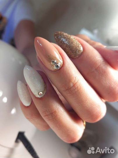 Модель на маникюр