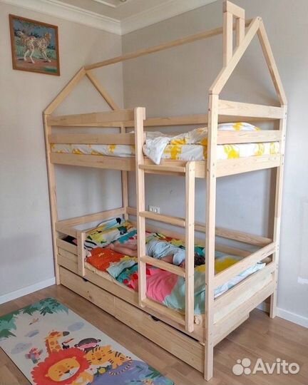 Двухъярусная кровать из массива