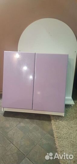 Шкафы для детской комнаты, люстра, занавески