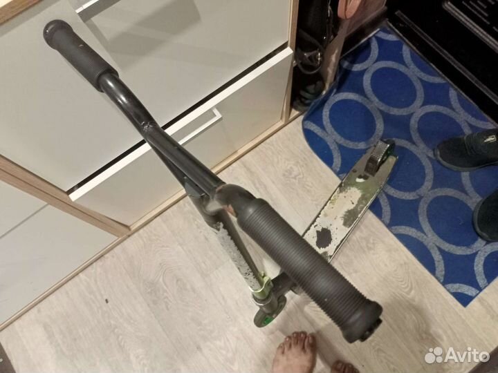 Трюковой самокат имеется