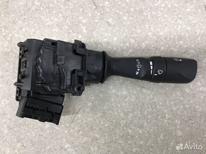 Переключатель стеклоочистителей Toyota Corolla E18