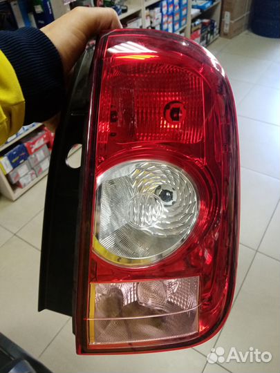 Фонарь задний Рено Duster