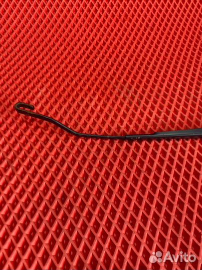 Поводок стеклоочистителя передний левый Hyundai Ix