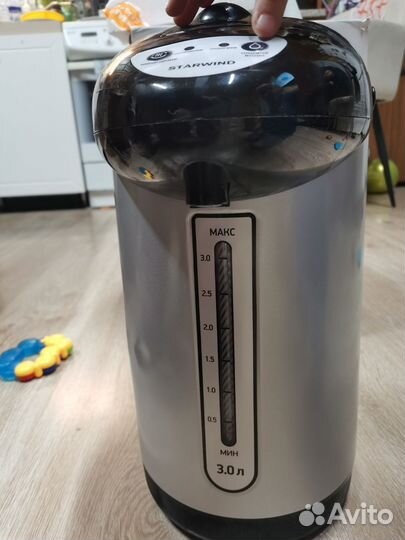 Термопот starwind STP1130на 3л.Вмятина на боку