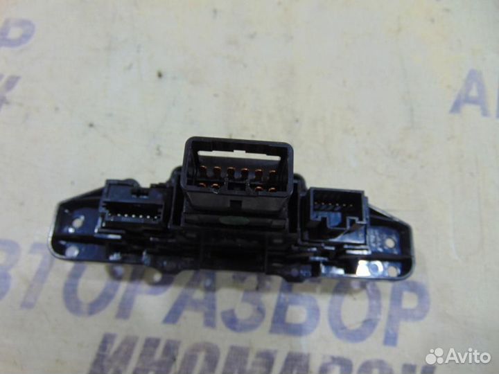 Кнопка аварийной сигнализации для Hyundai Solaris