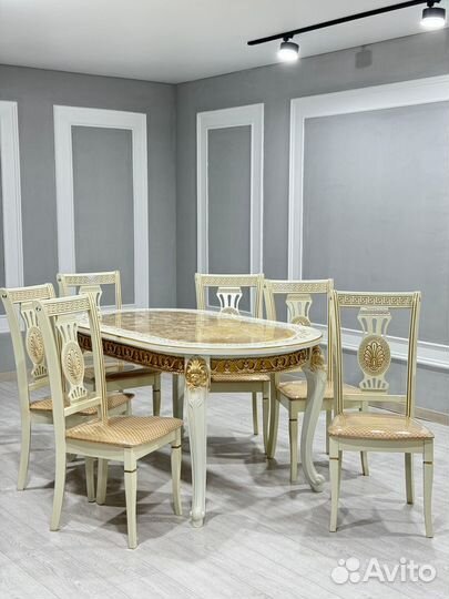 Стол и стулья