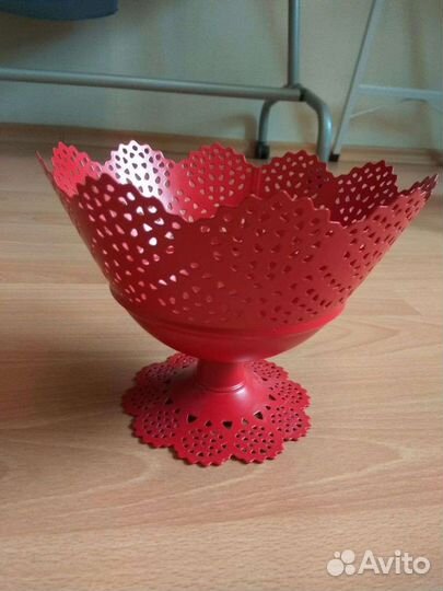 Скурар. Новая. металлическая ваза. Икея