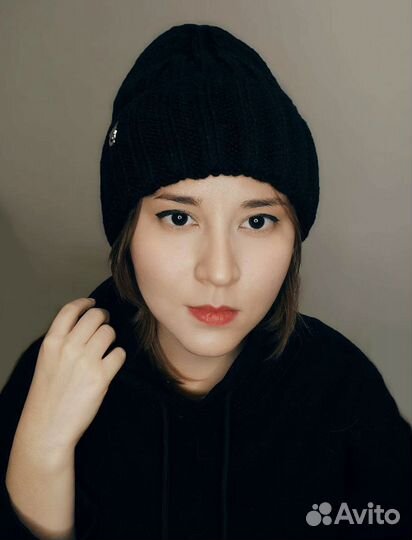 Шапка женская вязанаячерная шерсть акрил