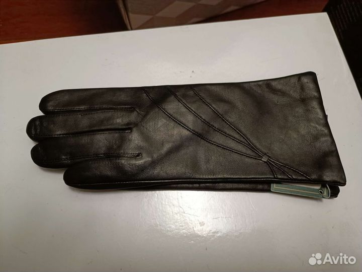 Перчатки женские (размеры 6 и 6.5)