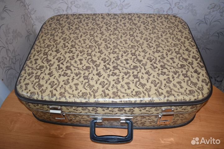 Чемодан, полка, подставка под электропечку, грелка