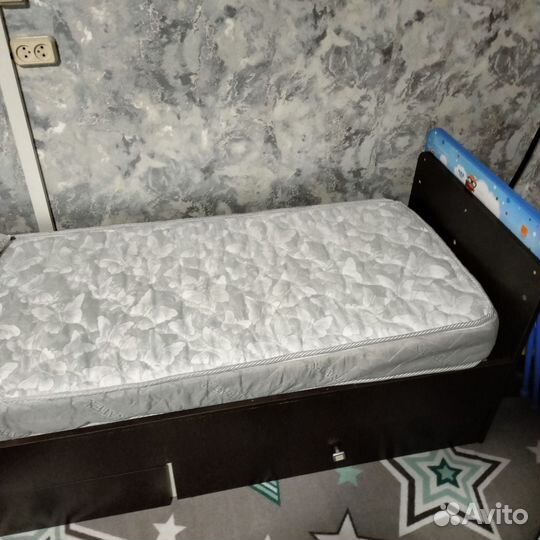 Кровать с матрасом