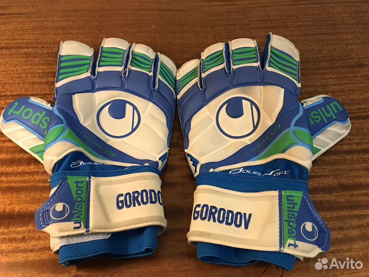 Вратарские перчатки (сюрпризом)