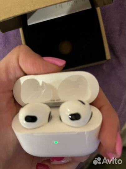 Беспроводные наушники новые axxe