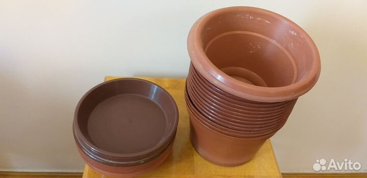 Цветочные горшки с поддонами 38 шт