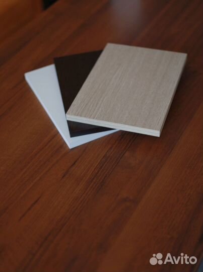 Стол для руководителя с приставкой на меллокаркасе