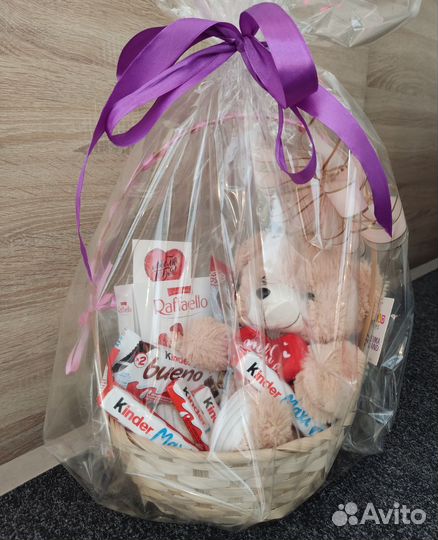 Подарочный сладкий бокс с мягкой игрушкой